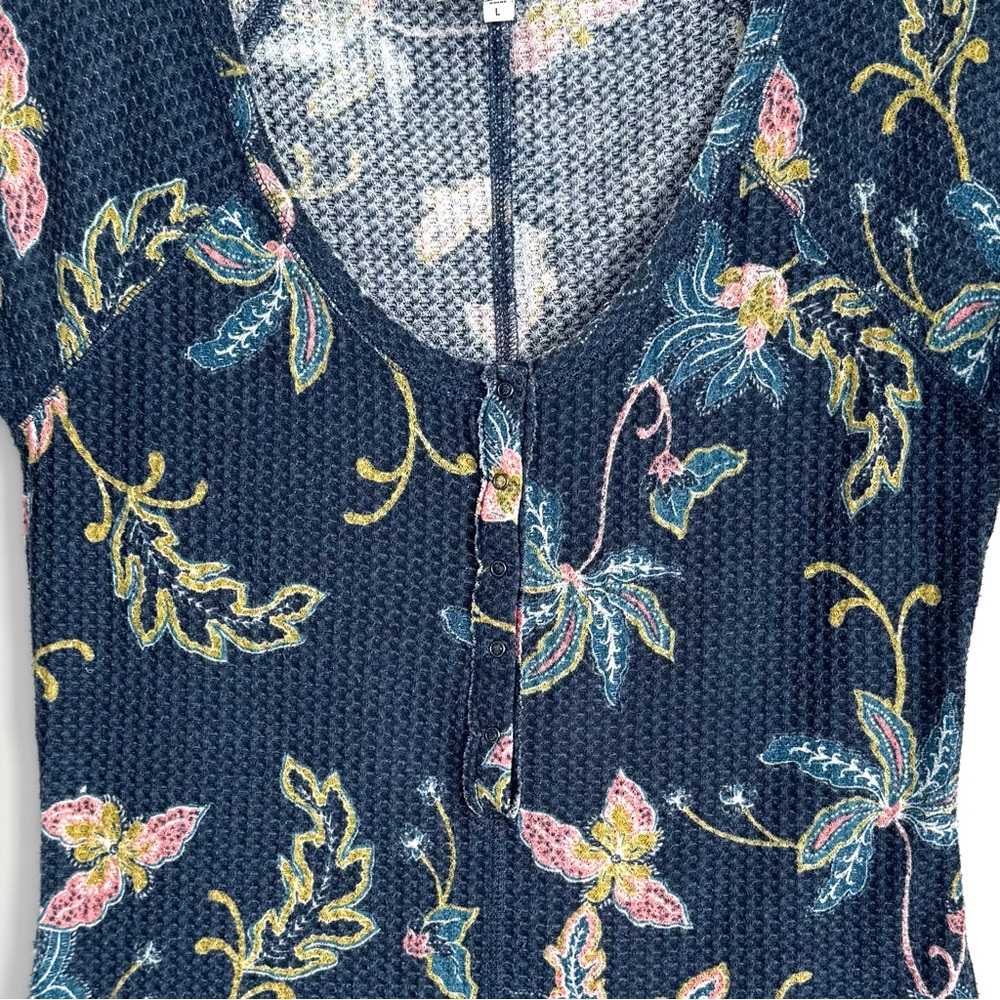 William Rast Blue Geneva Henley Top Floral Women’s Size Large - Picture 5 of 13